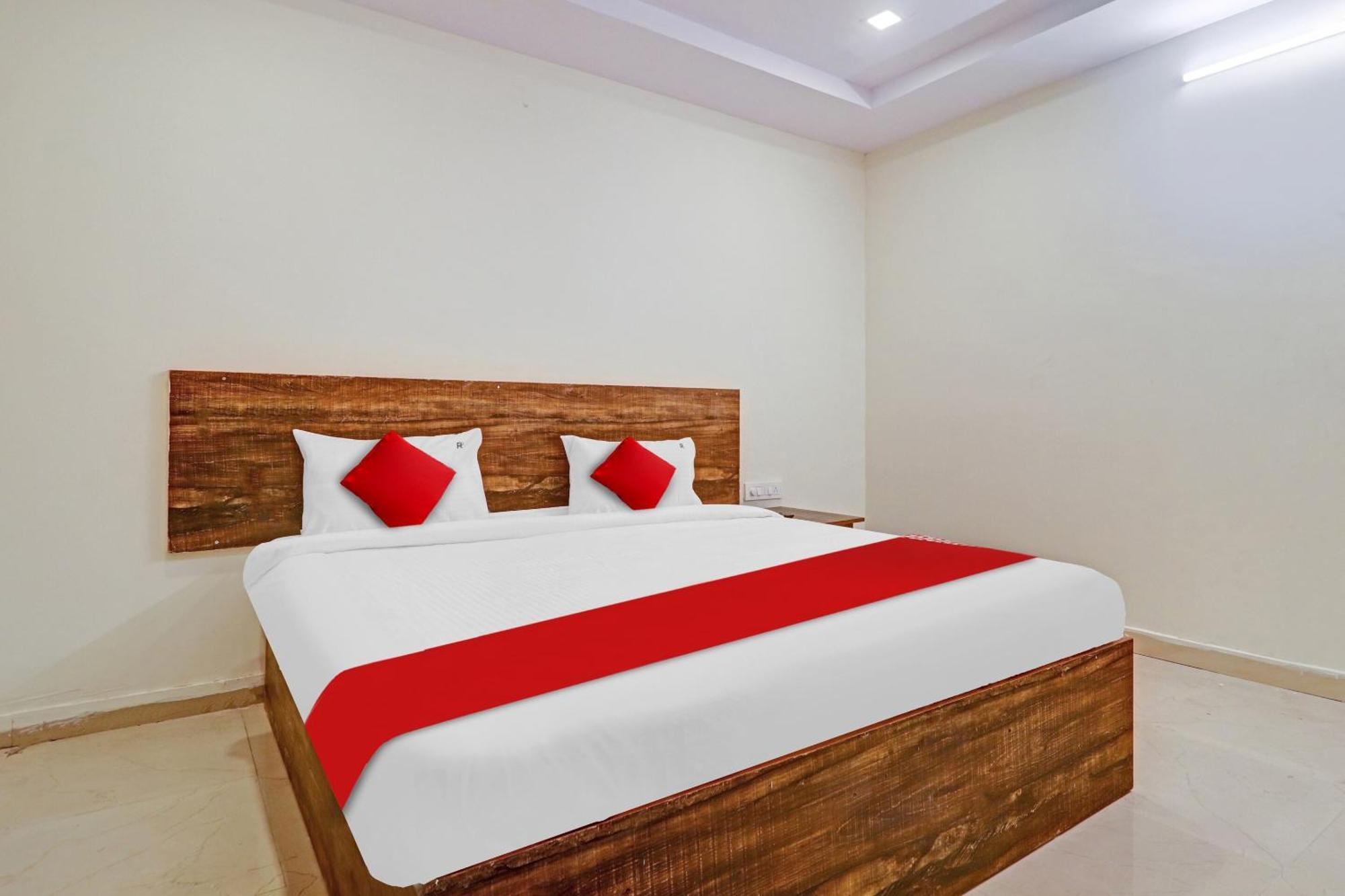 Hotel O R Square Inn Hyderabad Eksteriør billede